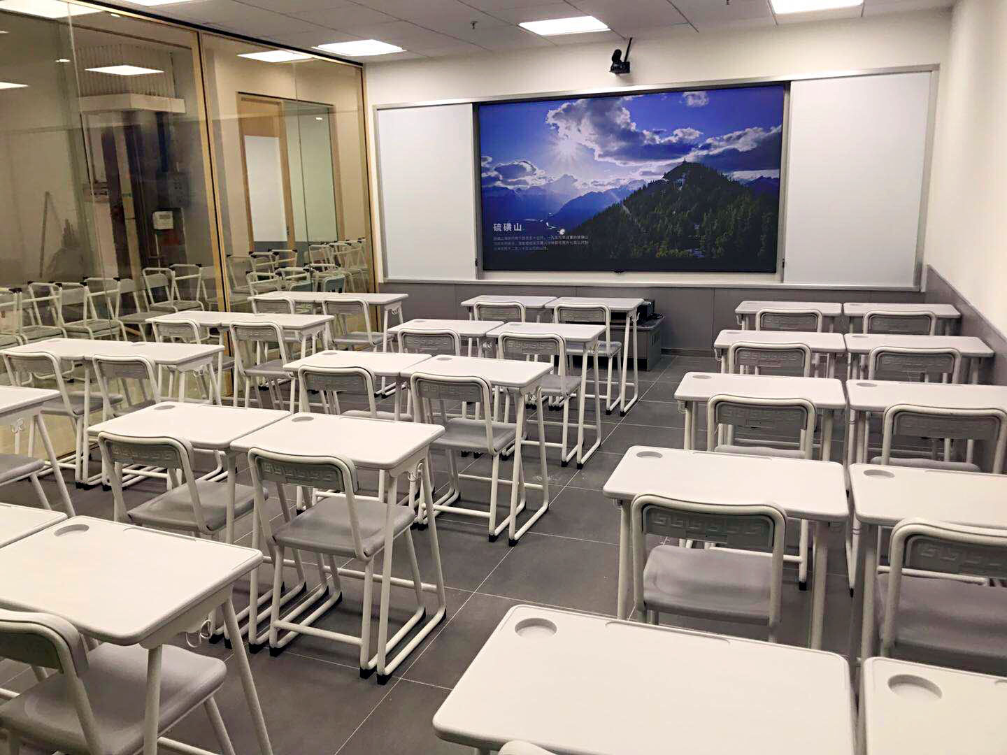 教育系統(tǒng)課座椅的發(fā)展趨勢，很給力！