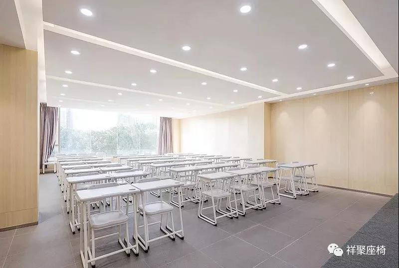 為什么定制學生課桌椅如此受歡迎？