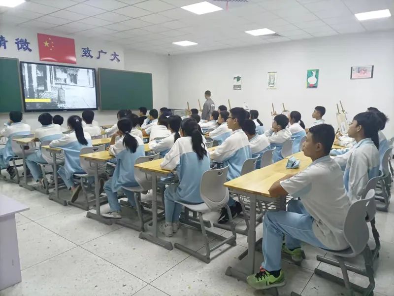 兩會(huì)期間，關(guān)切近視問題，青少年近視防控已經(jīng)迫在眉睫！