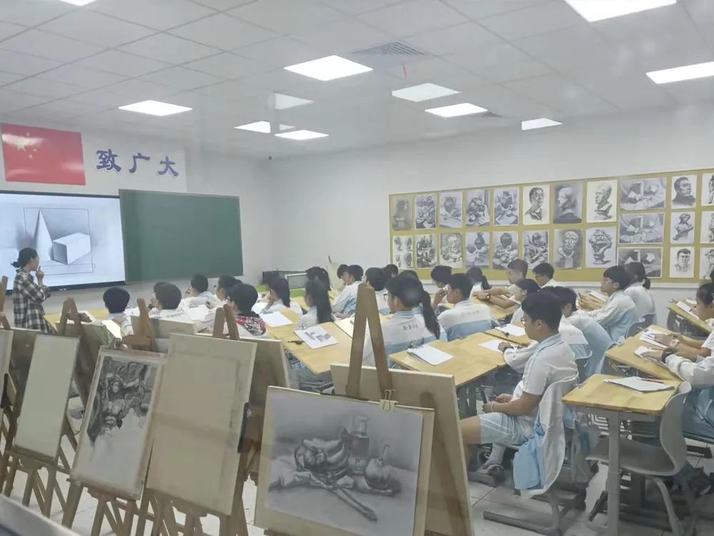 別讓近視使孩子們被夢(mèng)想拒之門外|世界航天日